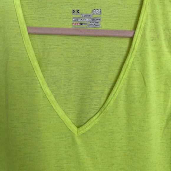 Under Armour Shirt Heat Gear. L (8-10). - Picture 2 of 4